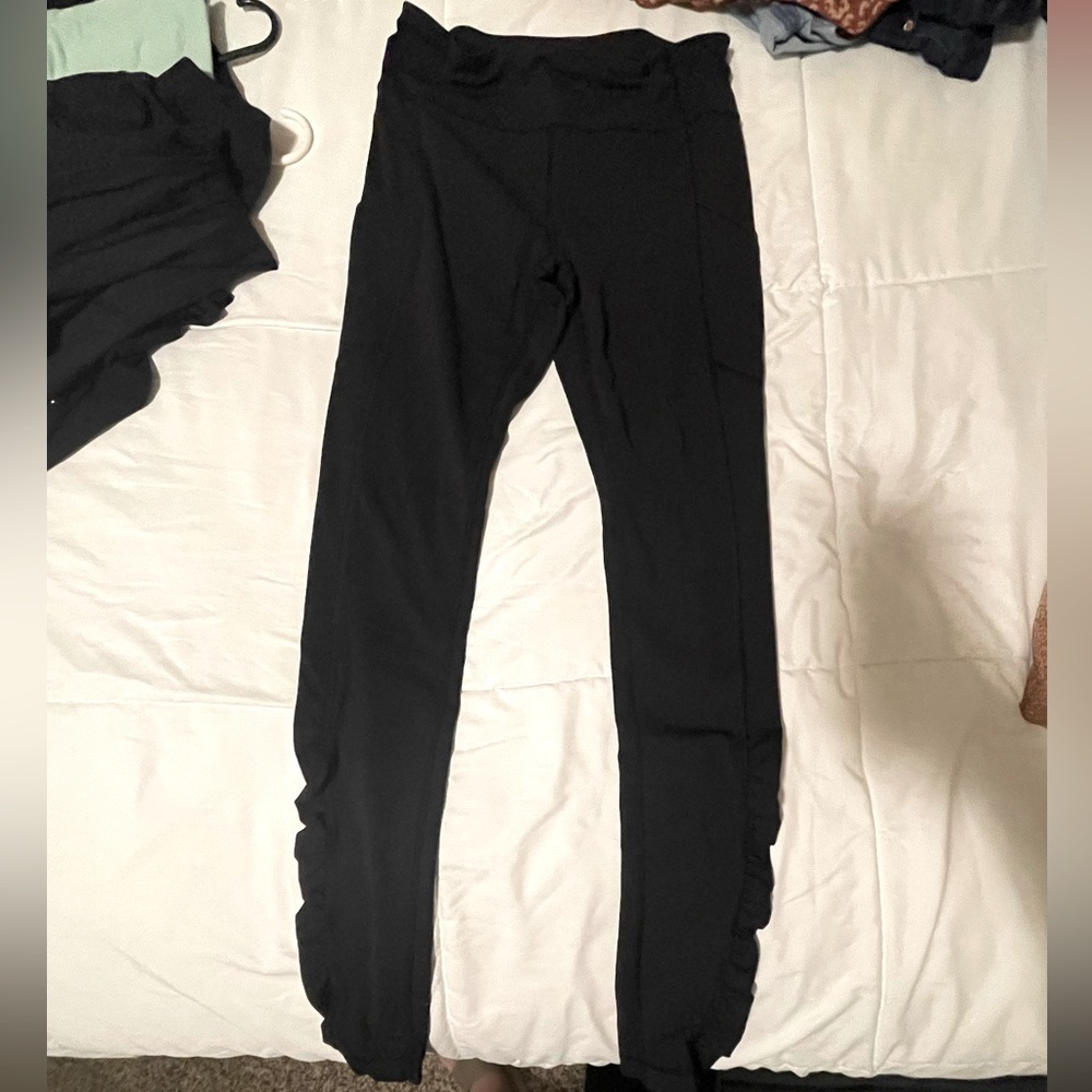 Lululemon black leggings size 6 with side phone pockets